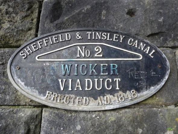 The Sheffield and Tinsley Canal, South Yorkshire, September 2012 (photograph by Nikki Clayton)
